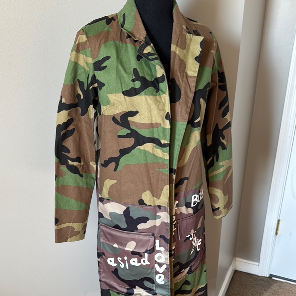 NWOT Camouflage Long Coat with Graphic Details - Picture 6 of 8